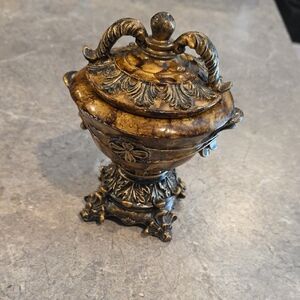 (J30) Vintage Ornate Gold Decorative Urn